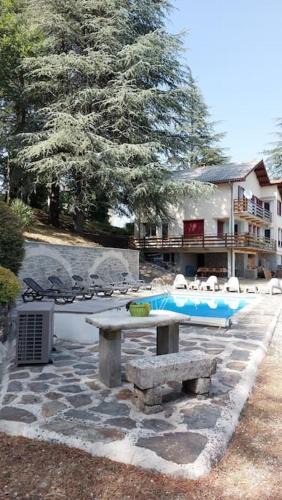 Genolhac House | Chalet 14 pers avec vue panoramique et piscine chauffée
