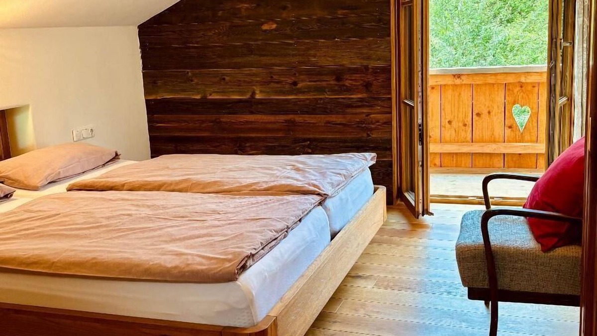 Viechtach Apartment | Chalet (150sqm) with Finnish sauna and fully equipped kitchen