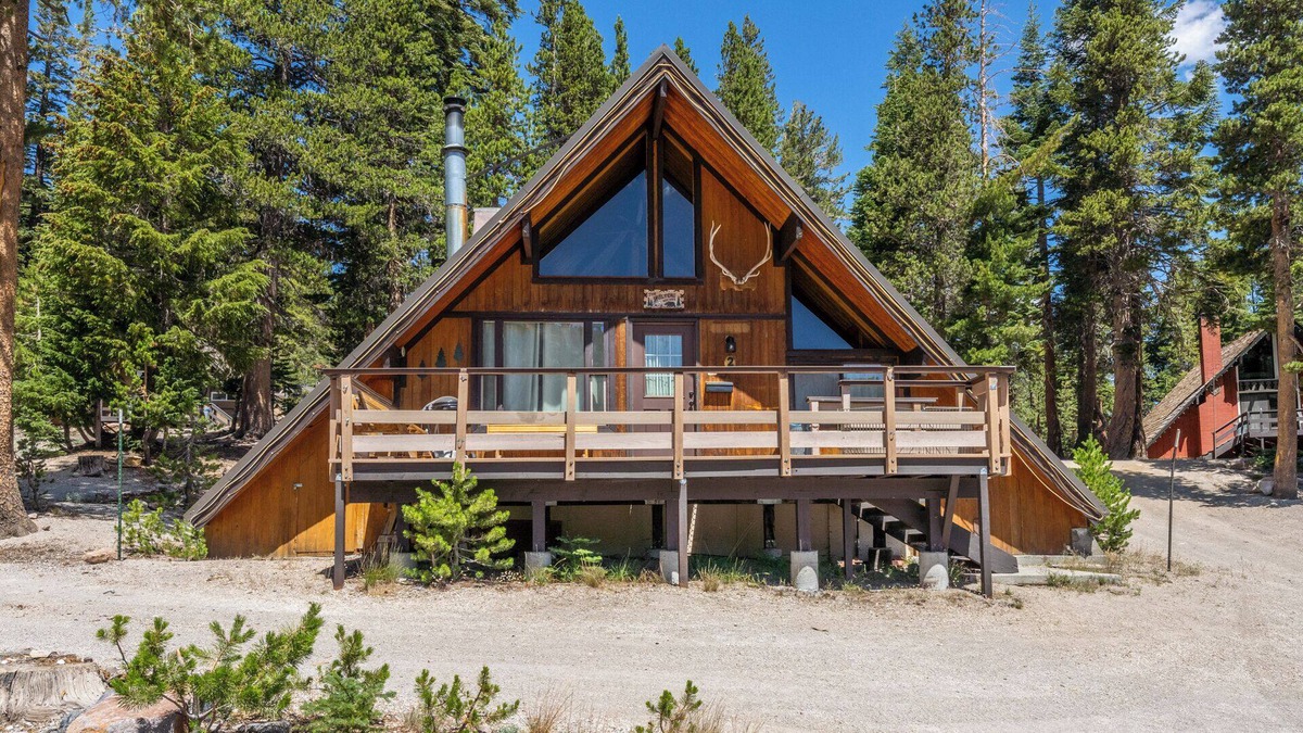 Mammoth Lakes Ski Chalet | Chalet #2, Charming Ski In/Ski Out Steps to the M