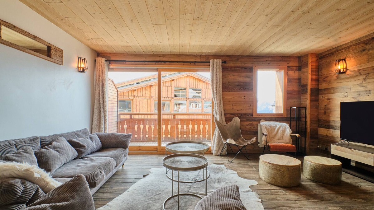 Viel-Alpe Ski Chalet | Chalet '2 Sur La Route Du Tour' with Balcony and Wi-Fi