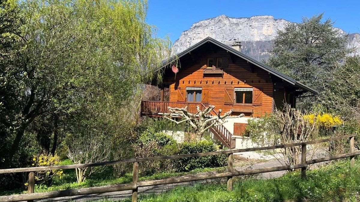 Alex Ski Chalet | Chalet (2 to 5 people) in a peaceful setting at the foot of the mountains and 10 minutes from Lake Annecy