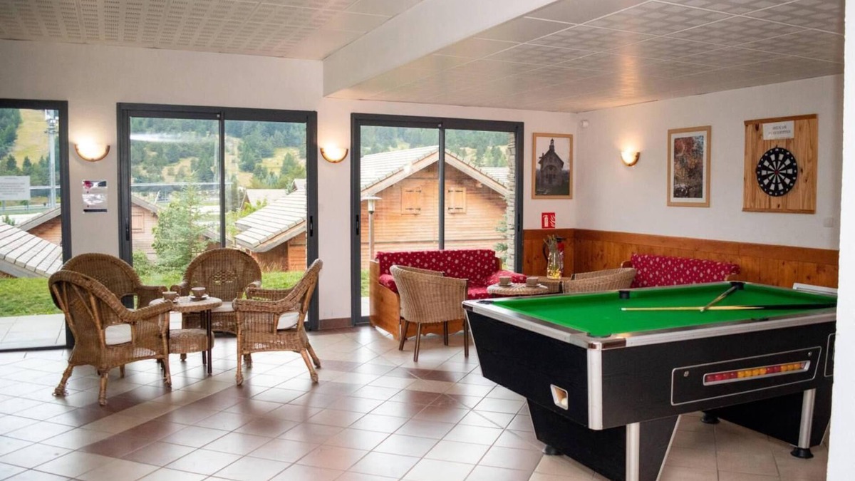 Saint-Etienne-en-Devoluy Ski Chalet | Chalet, 300m from shops, fitness, swimming pool, sauna, terrace, parking, tv, ski locker, 42m²