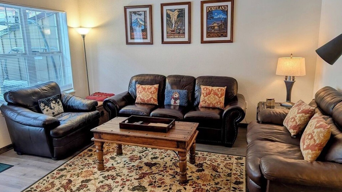 Government Camp Ski Chalet | Chalet 35 at the Official Collins Lake Resort