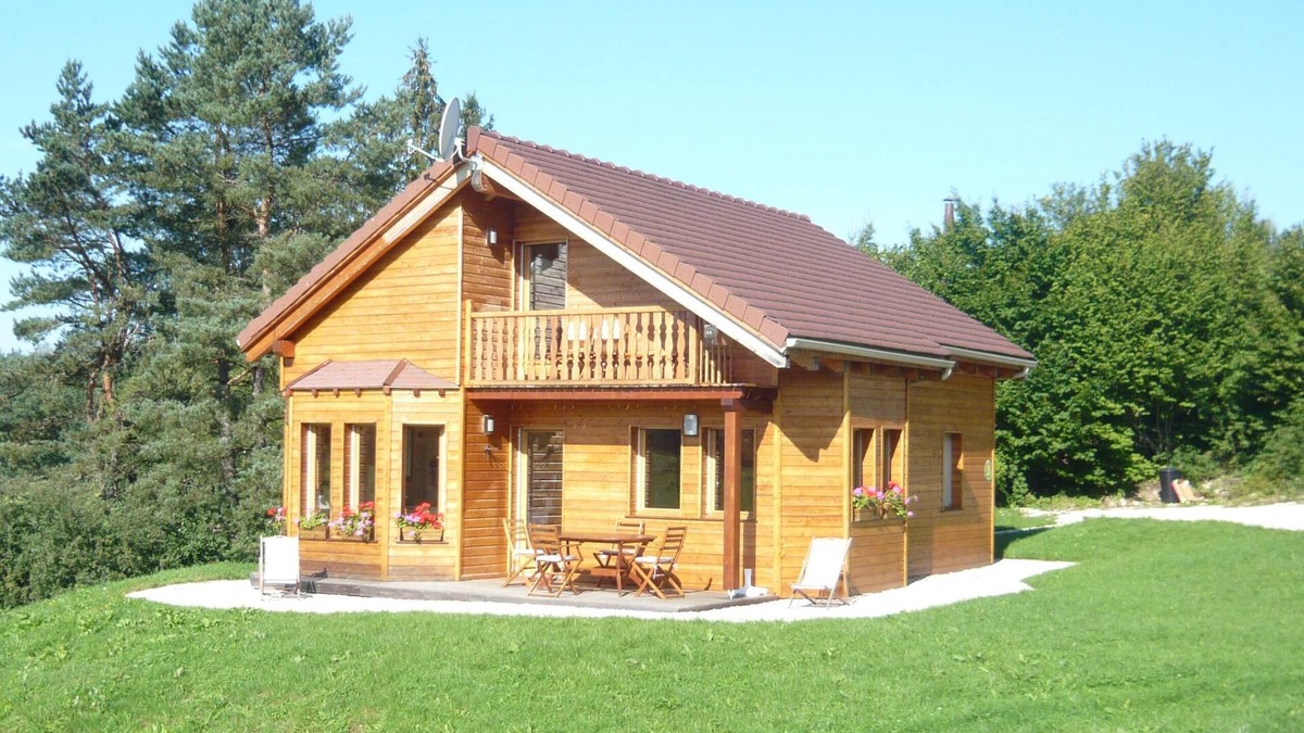 Doucier Ski Chalet | Chalet 4* 300 metres from Lac de Chalain, a balance between nature and comfort