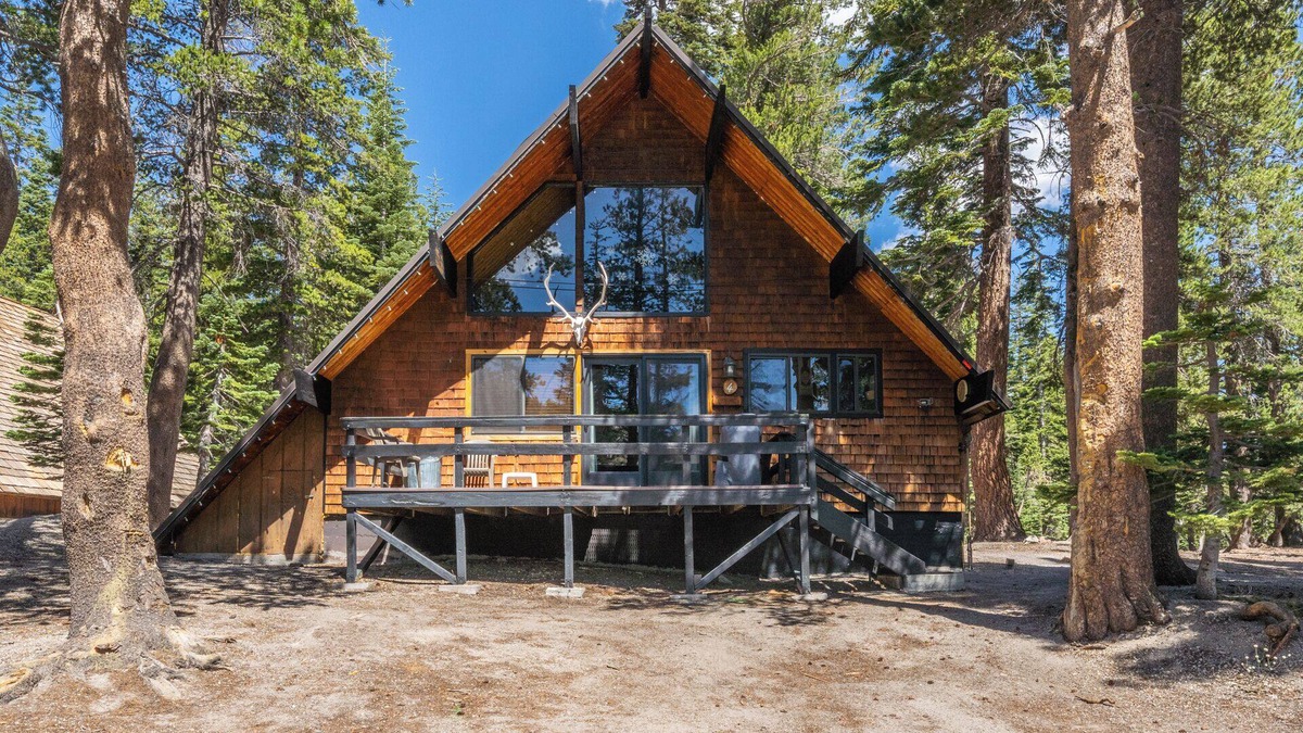 Mammoth Lakes Ski Chalet | Chalet #4, Slope Side Ski in Ski Out Spacious Fami