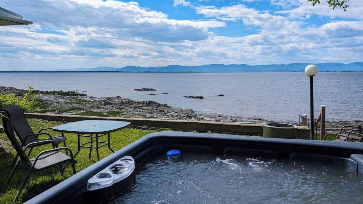 Cap-Saint-Ignace Ski Chalet | Chalet #4 Waterfront with Spa, Fireplace and Wifi