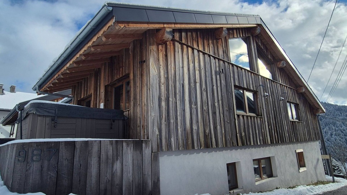 Les Gets Ski Chalet | Chalet Abeille, quality chalet, minutes to Les gets -Sleeps 12