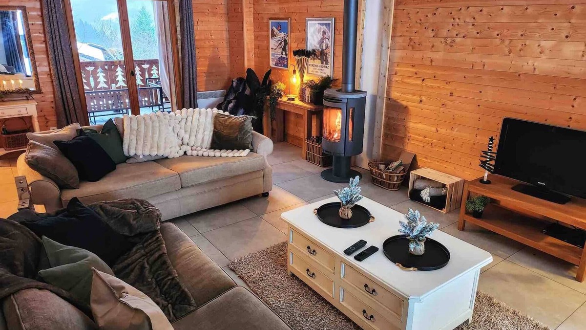 Saint-Jean-dʼAulps House | Chalet Abricotine, sleeps 10, Hot tub