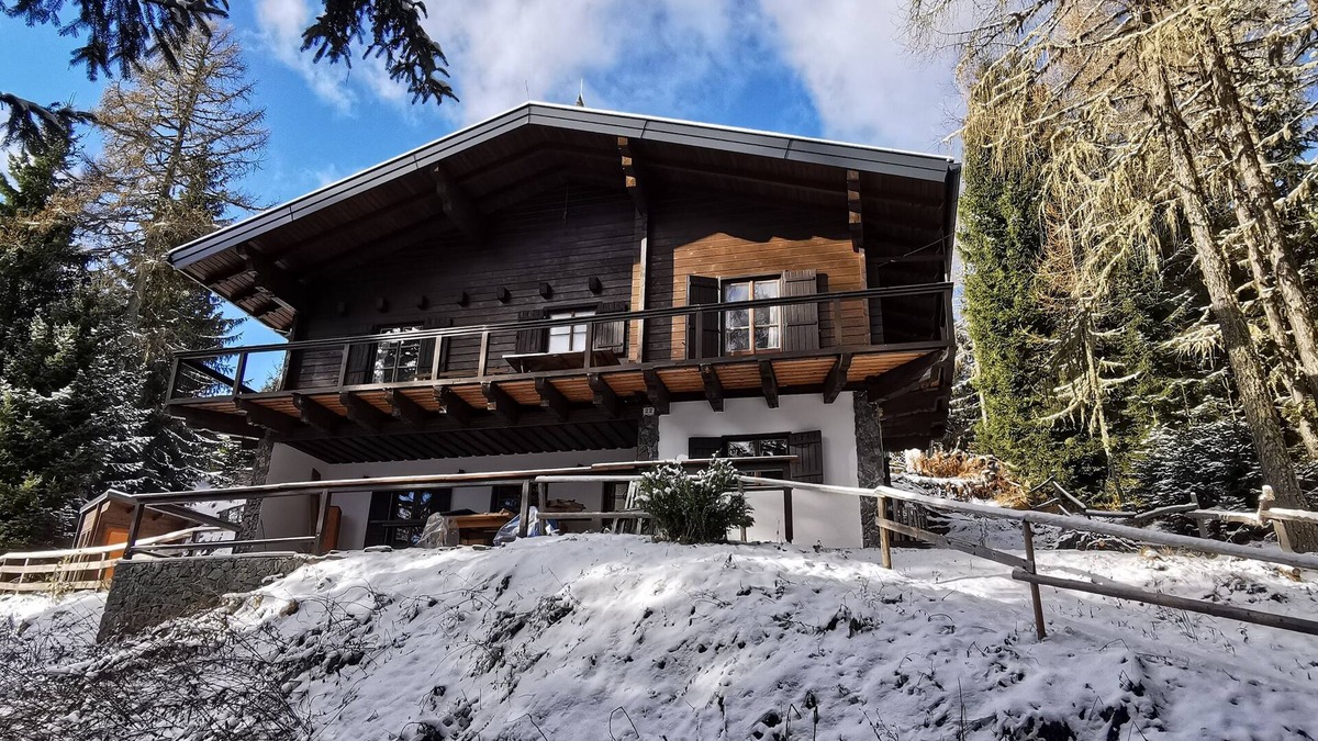 Albeck Apartment | Chalet Alpl: modern renovated apartment in the ski area with sauna, whirlpool & fireplace