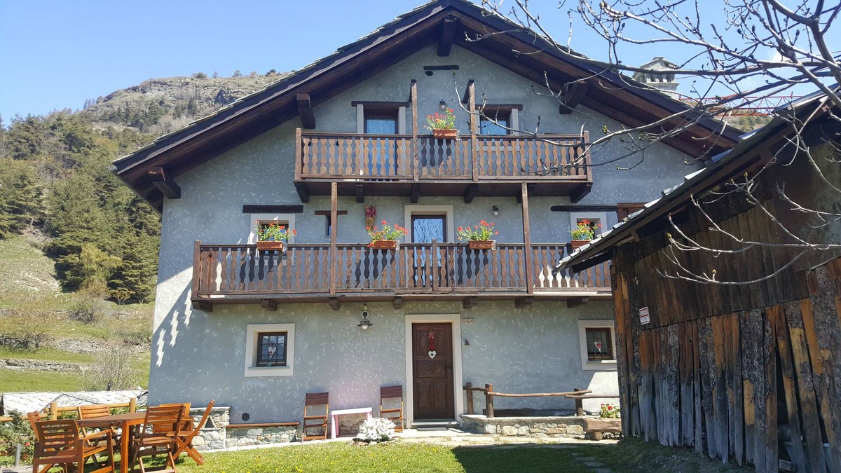 Antey-Saint-Andre Ski Chalet | CHALET ANTICO