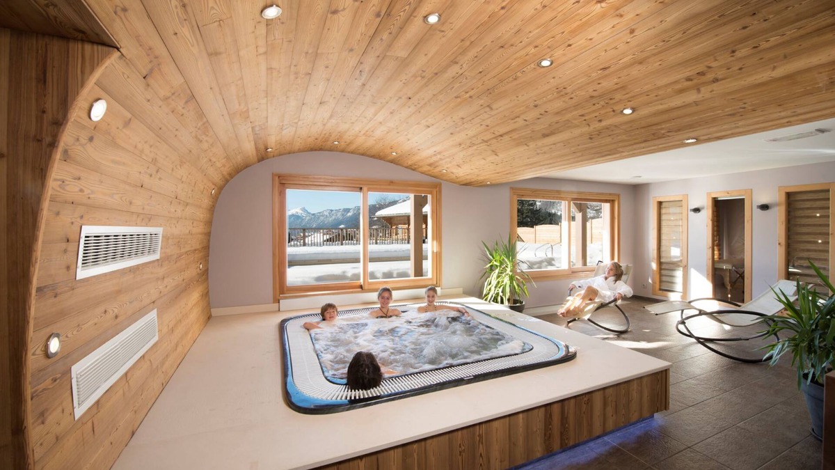 Saint-Jean-de-Sixt Apartment | Chalet apartment with summer pool and spa