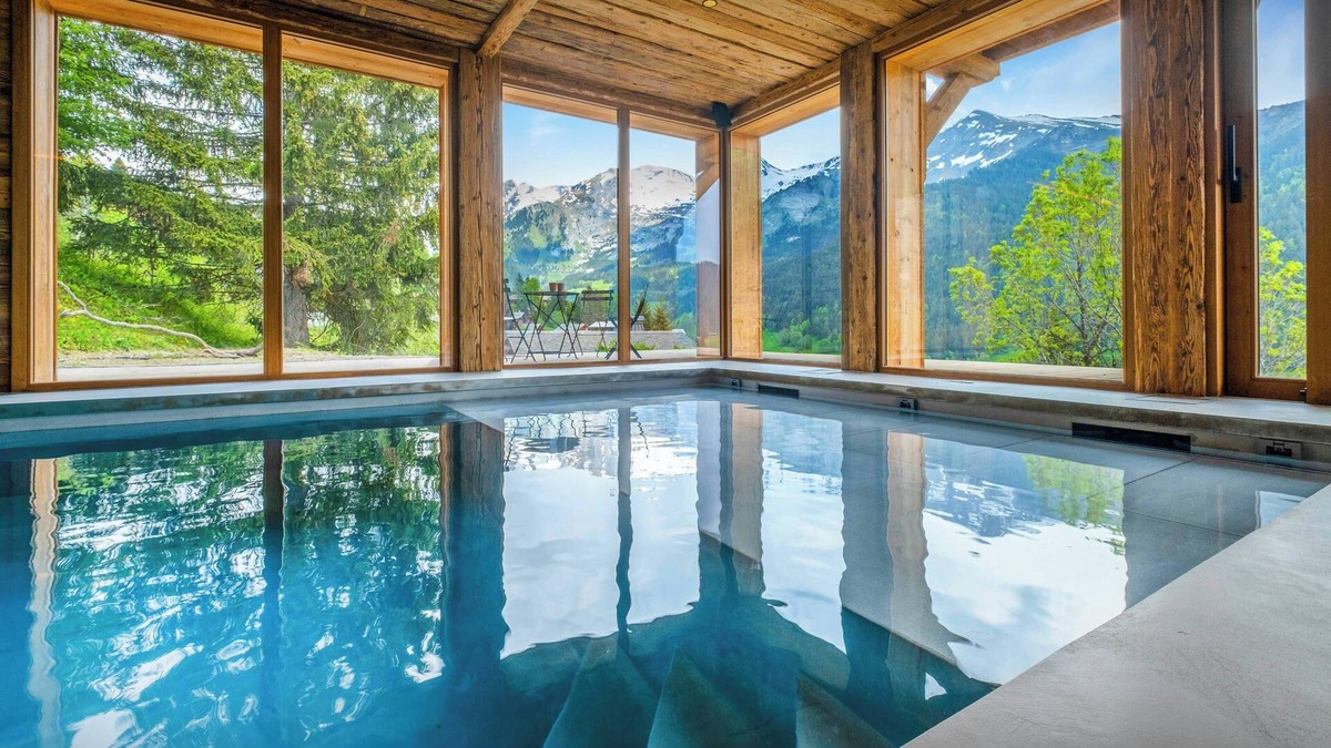 La Clusaz Ski Chalet | Chalet Arpitania - luxury chalet for 14 with pool and spa - OVO Network