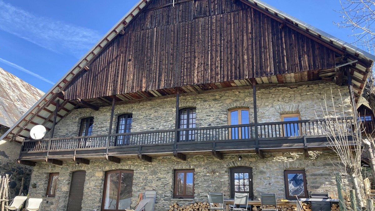 Saint-Jean-d'Arves Ski Chalet | Chalet at 350 from the slopes. Spectacular view. 12 people.