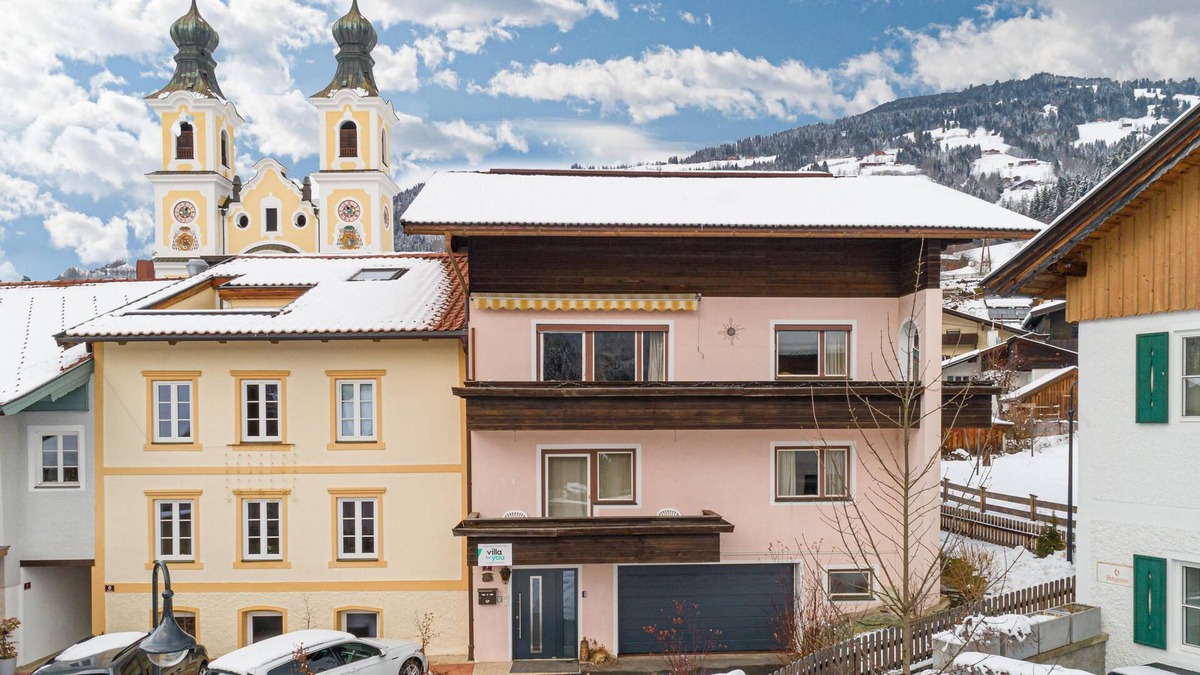 Hopfgarten Markt Ski Chalet | Chalet Stitzgassl in the centre of Hopfgarten with sauna