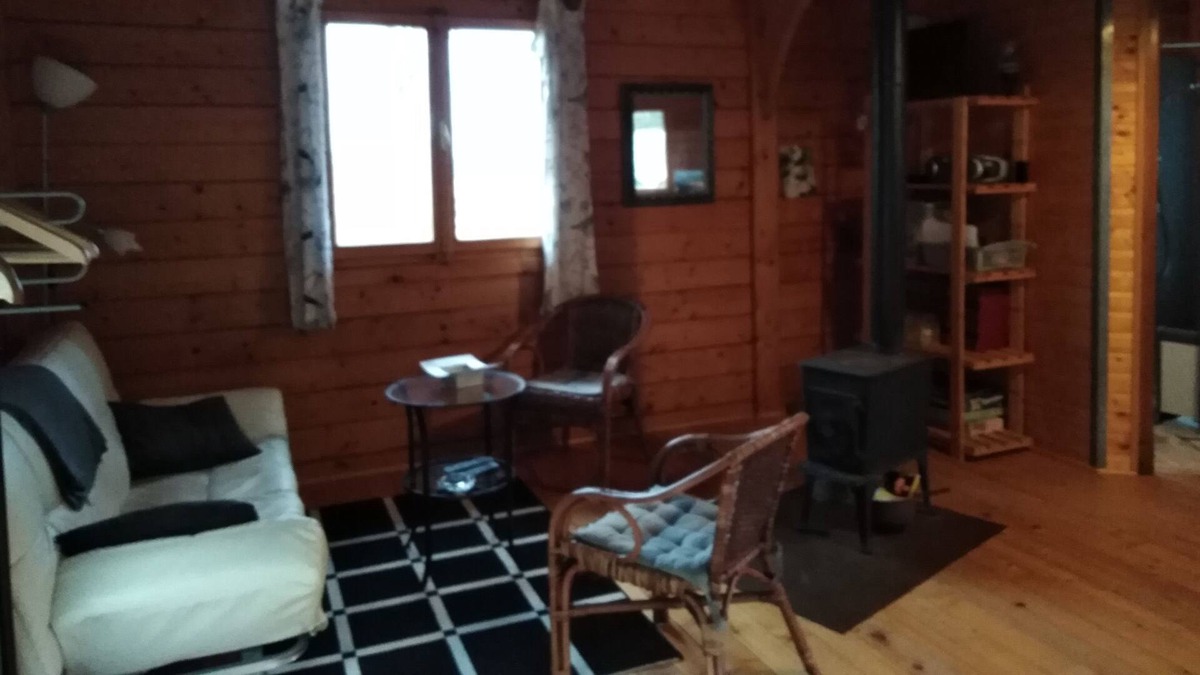 Saint-Cere Ski Chalet | Chalet at the edge of the wood