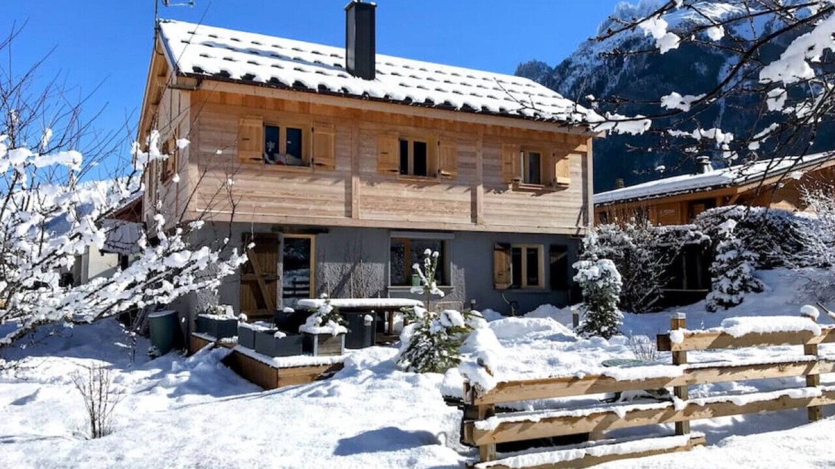 Les Bossons Ski Chalet | Chalet Benoit · Modern Chalet 8 Pax | Free Parking | Terrace