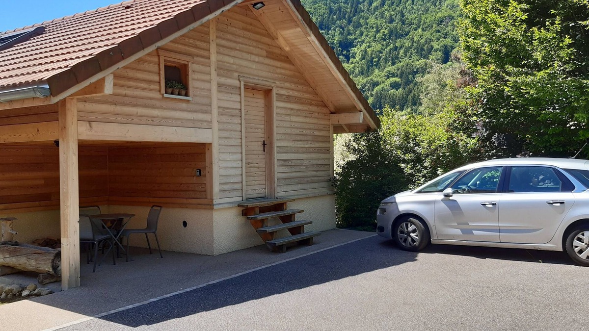 Dingy-Saint-Clair Ski Chalet | Chalet between lake and mountains with view and garden