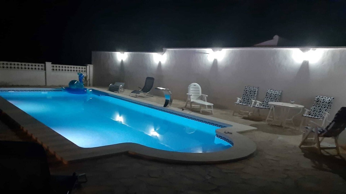 Alcanar Villa | Chalet between MER and MONTAGNE, 4 bedrooms, WIFI and free satellite TV