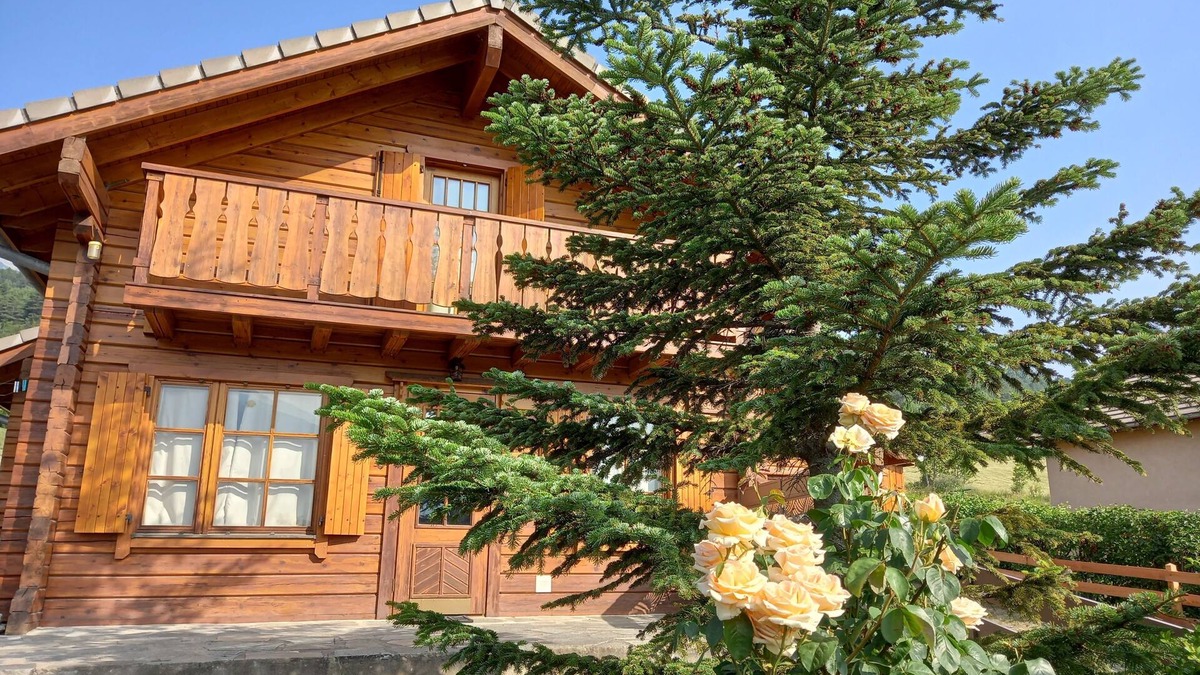 Embrun Ski Chalet | Chalet bois au calme meublé de tourisme 3 étoiles à EMBRUN lac de SERRE -PONÇON