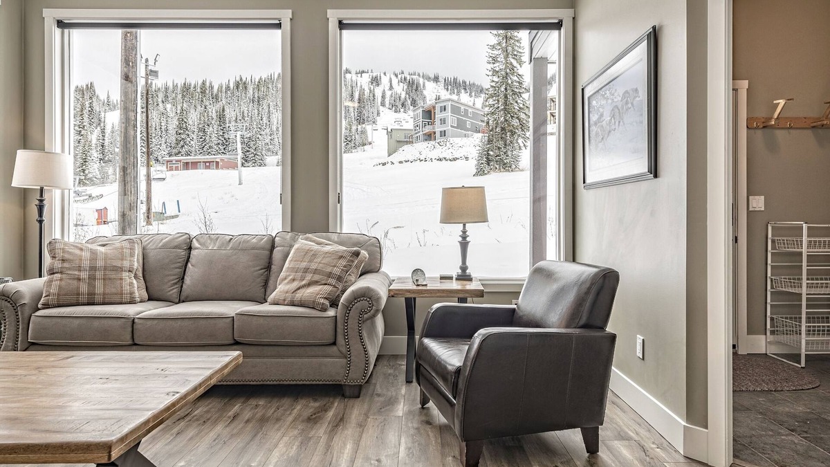 Silver Star Mountain House | Chalet by the Alpine Chair includes Suite,2 Private Hot Tubs & Pet Friendly!