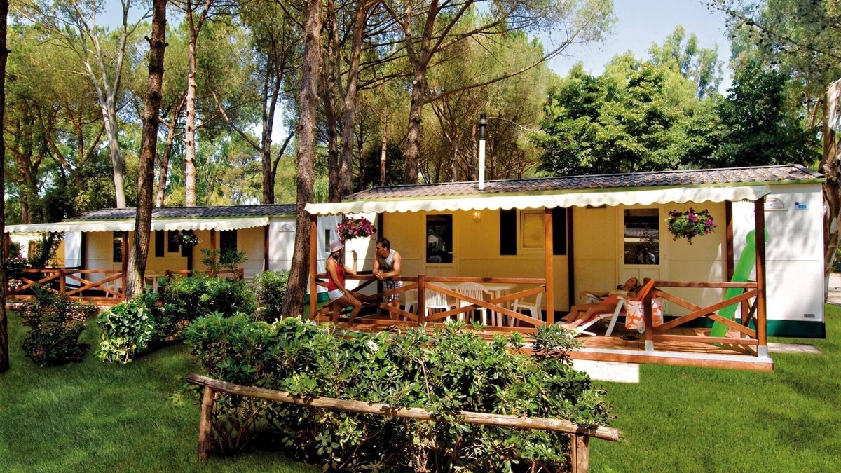 Baia Domizia Ski Chalet | Chalet by the Sea & Shade