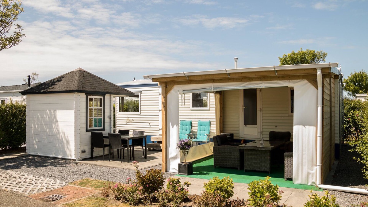 Renesse Ski Chalet | Chalet by the sea in beautiful holiday park *