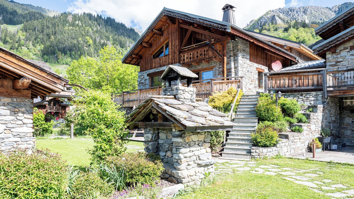 Champagny-en-Vanoise Ski Chalet | Chalet 'Camillou' with Mountain View, Private Terrace and Wi-Fi