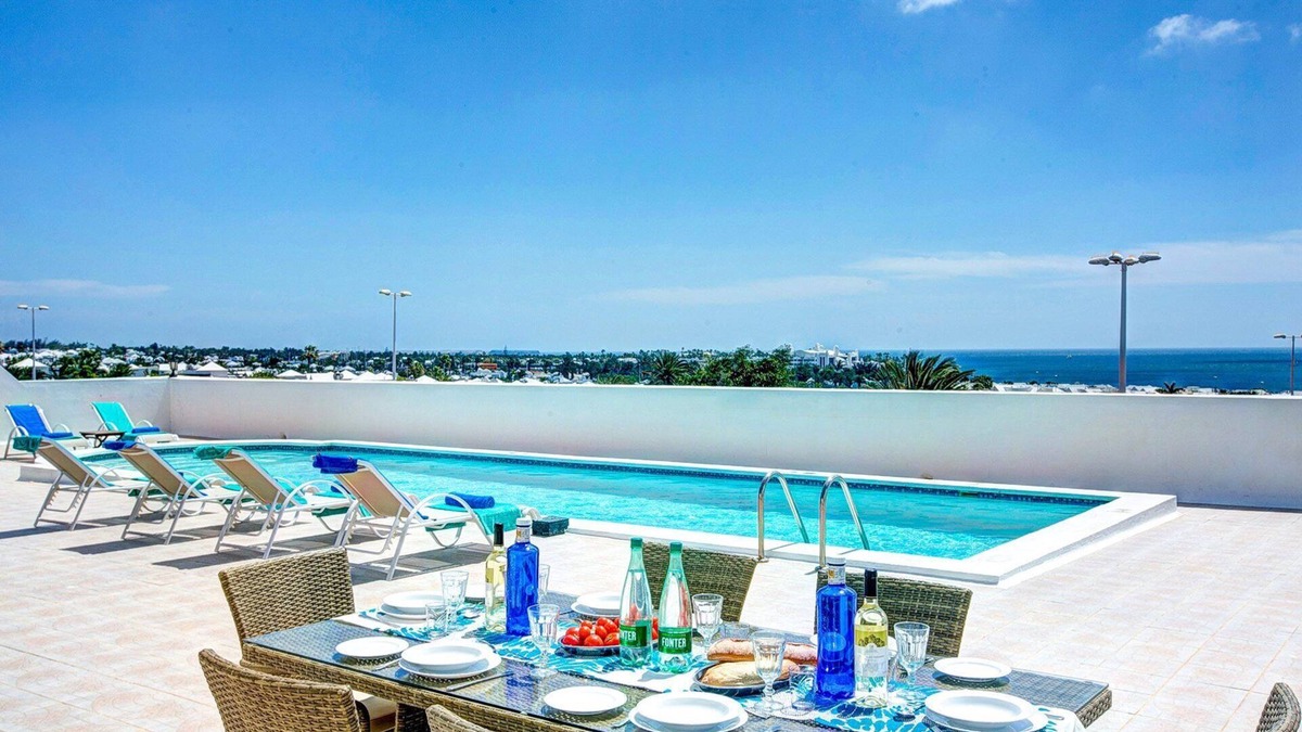 Playa Blanca Villa | Chalet Casa Paula with Sea and Mountain View, Pool, Garden & Wi-Fi