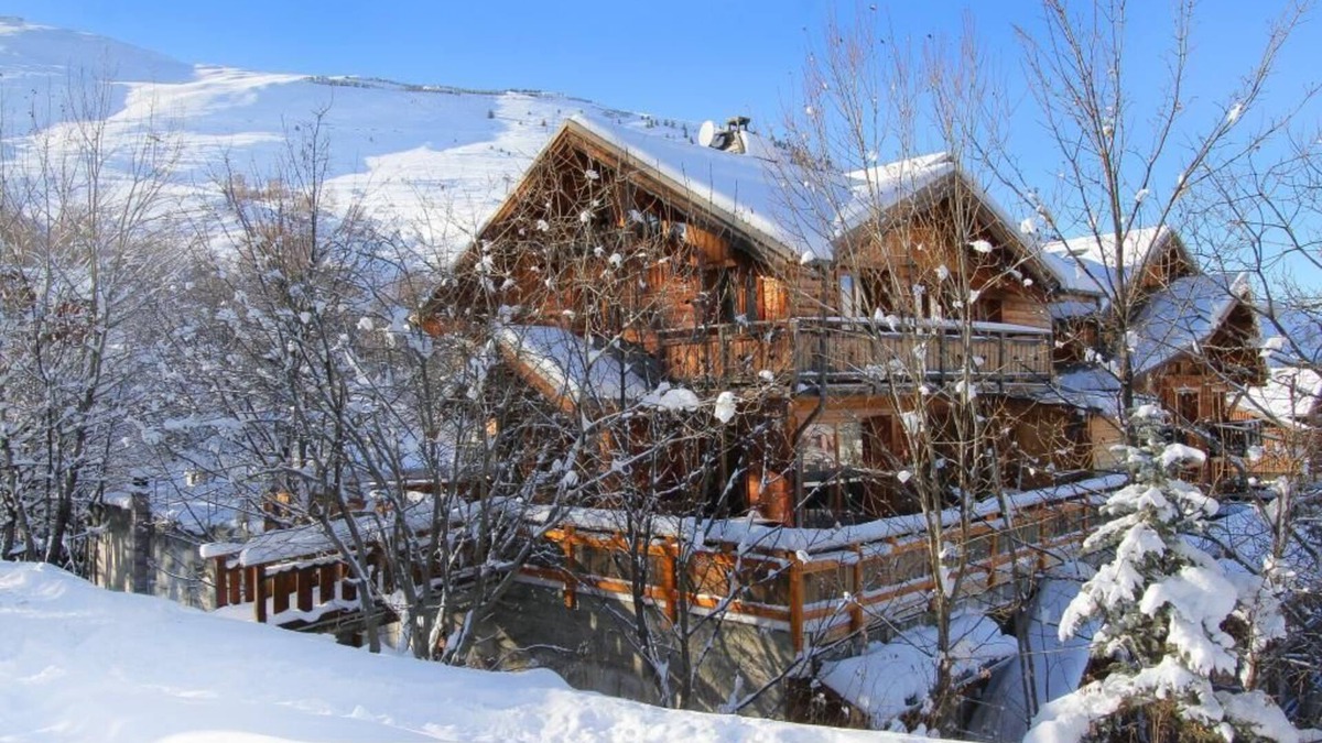 Les Deux Alpes Ski Chalet | Chalet Chaleureux for 12/14 persons