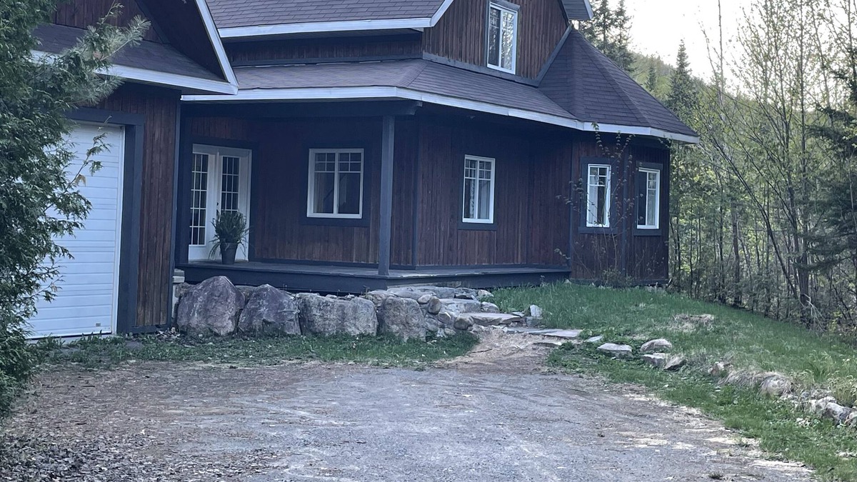 Saint Donat Ski Chalet | Chalet Chaleureux sur Terrain Boisé à Proximité de ma