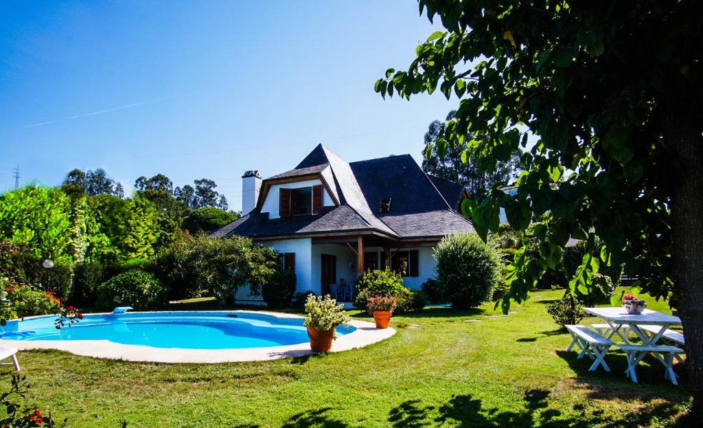 Bembrive House | Chalet con piscina y 2000 m de jardín