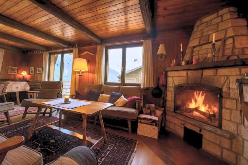 Liddes House | Chalet cosy, vue Alpes, cheminée & grande terrasse