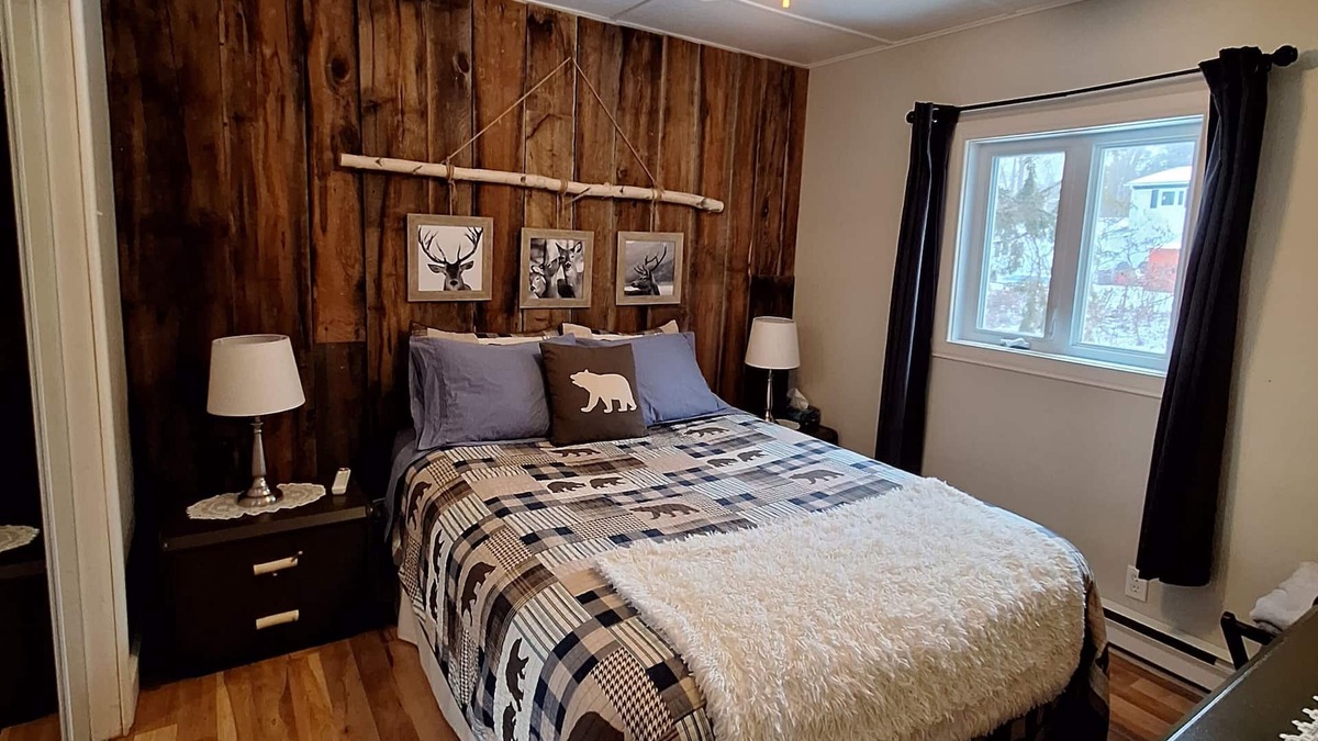 Saint-Remi-de-Tingwick Ski Chalet | Chalet du Ruisseau Avec Spa - Ski, Quilles, Golf, Lac ou Détente?