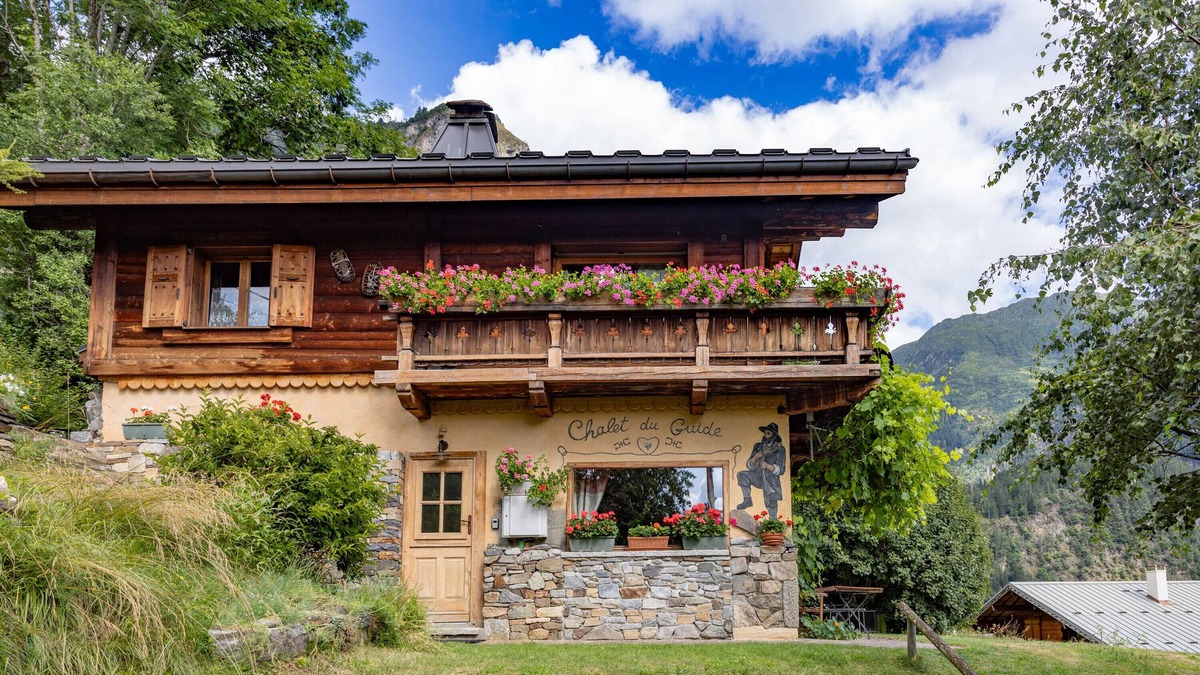 Servoz Ski Chalet | Chalet 'D'un Guide De Haute Montagne' with Private Garden and Wi-Fi