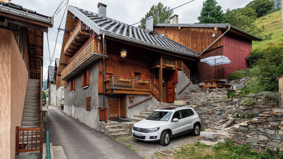 Celliers Ski Chalet | Chalet 'De Charme À La Montagne' with Mountain View, Private Terrace and Wi-Fi