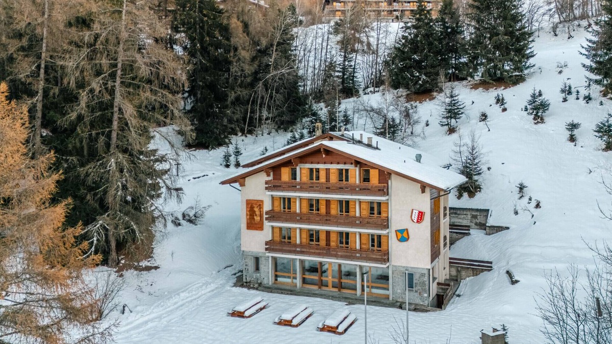 Les Mayens-de-Sion Bed & Breakfast | Chalet de l'Ours NATURE 4 Etages 52 pers