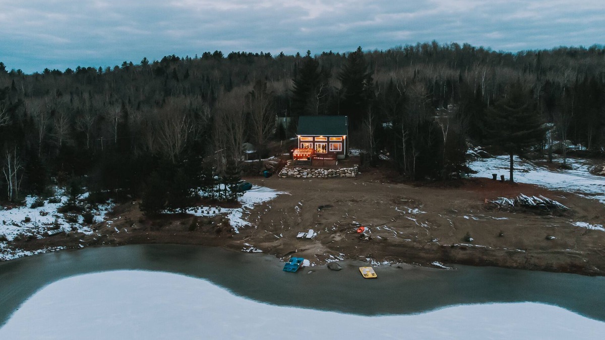 Chertsey Ski Chalet | Chalet De Papa (Hot Tub & Perfect Ski Cottage)