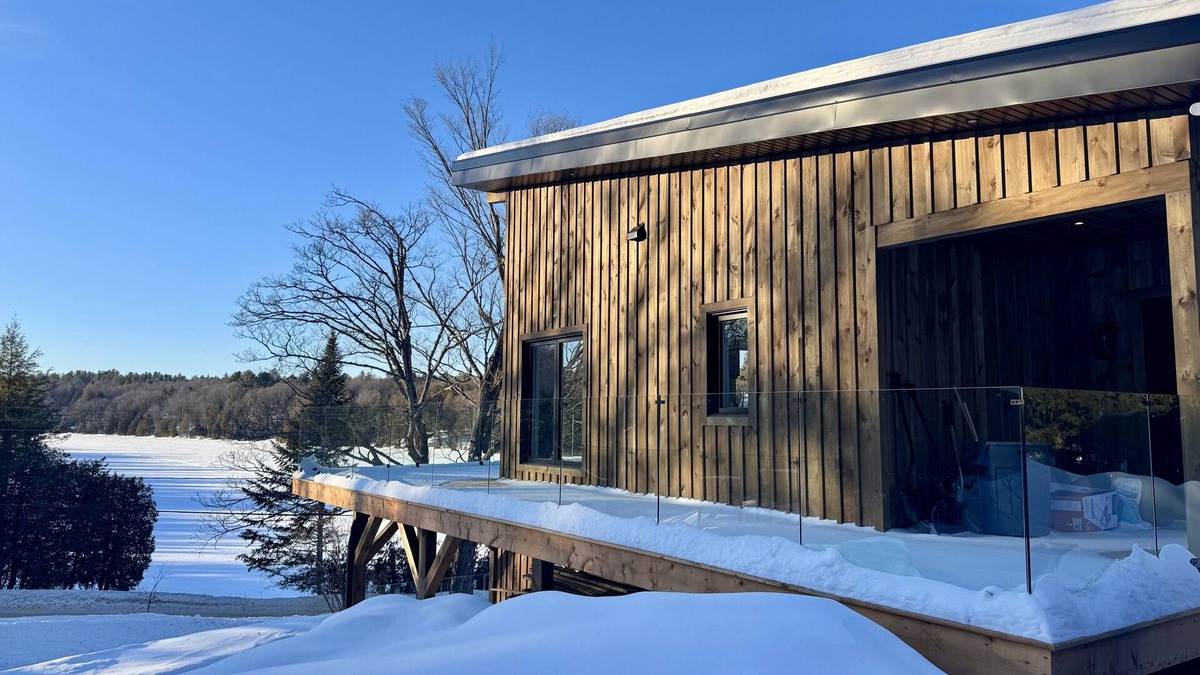 Gore House | CHALET DU COLONEL BARRON – Grand chalet neuf au bord de l’eau