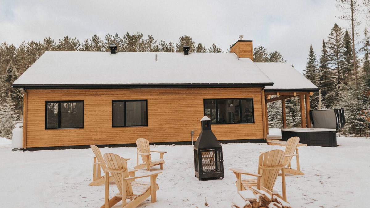 Amherst House | Chalet en Forêt Avec spa et Foyer Extérieur