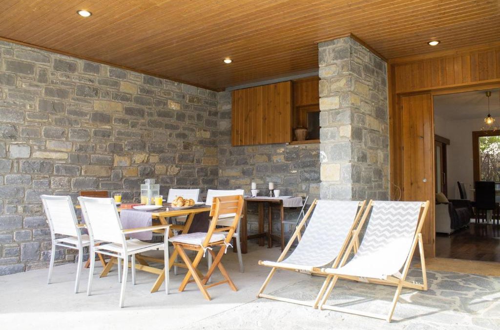 Biescas Ski Chalet | Chalet en urbanización, ideal para esquí