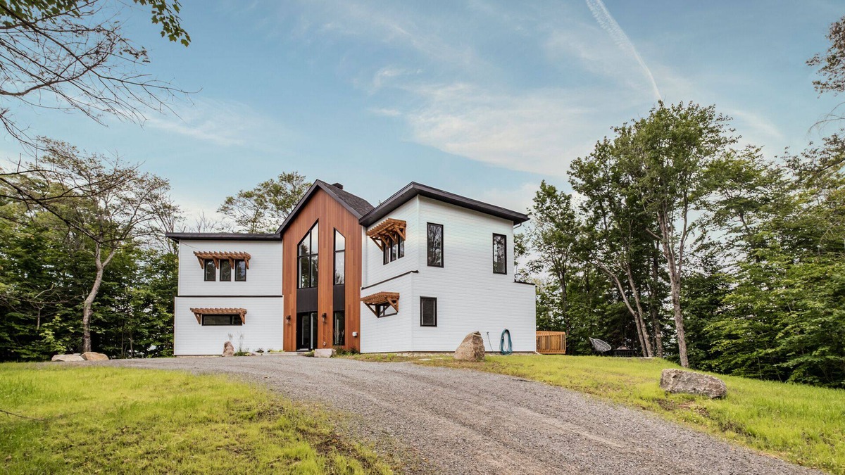 La Conception Ski Chalet | Chalet Everest - few minutes from Mont-Tremblant with hot tub