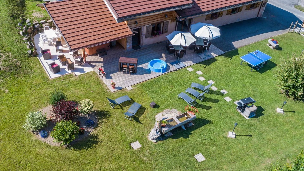 Chatel Ski Chalet | Chalet for 15 people - modern, large garden, close to the slopes and private spa