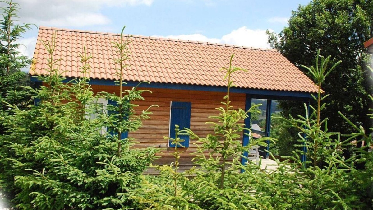 Blavignac Ski Chalet | Chalet "Fougère Pour 6 Prix Weekend" with Mountain View, Shared Pool & Wi-Fi
