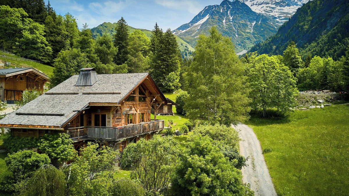 Saint-Gervais-les-Bains Ski Chalet | Chalet La Chandelle - stay for 12 with Nordic bath - OVO Network