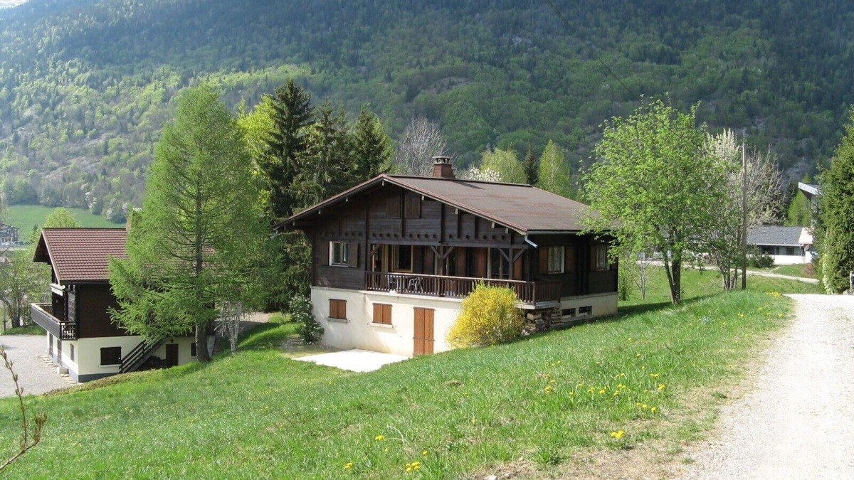 Saint-Jean-de-Sixt Ski Chalet | Chalet gîte - quiet in summer