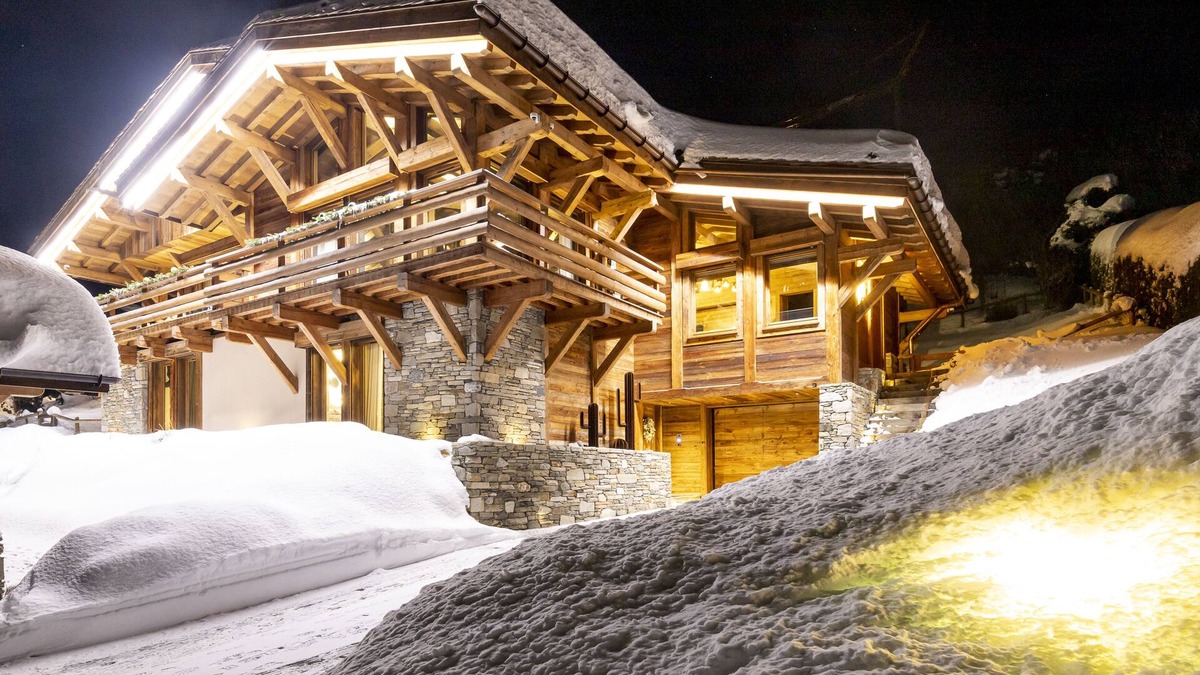 Megeve Ski Chalet | CHALET GRAND PARADIS, comfort, refinement, 7 bedrooms, cinema, SPA, near center