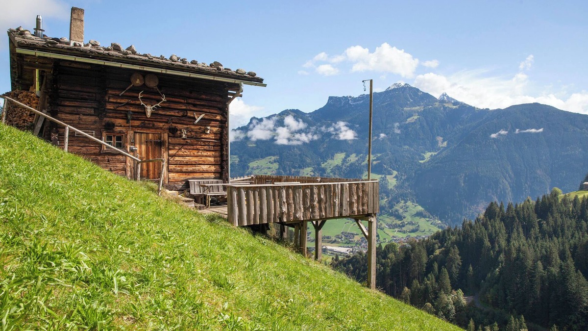 Schwendau House | Chalet 'Griawanghütt'n Zillertal' with Mountain View, Private Terrace and Balcony