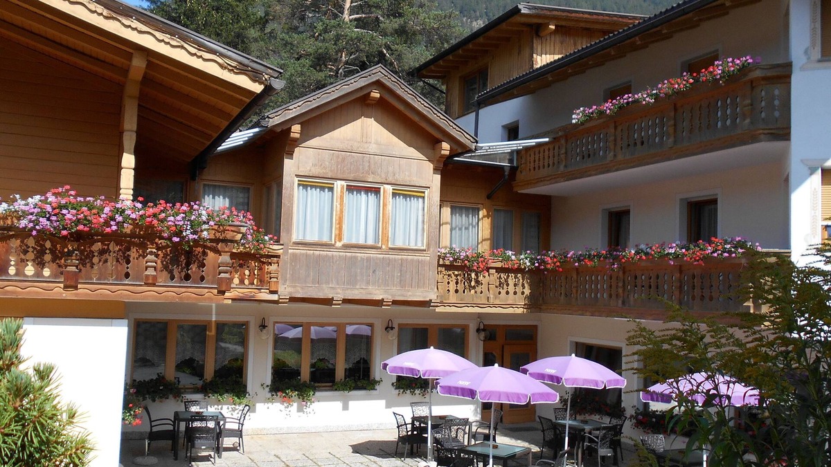 San Martino in Badia Hotel | Chalet Hotel Diamant
