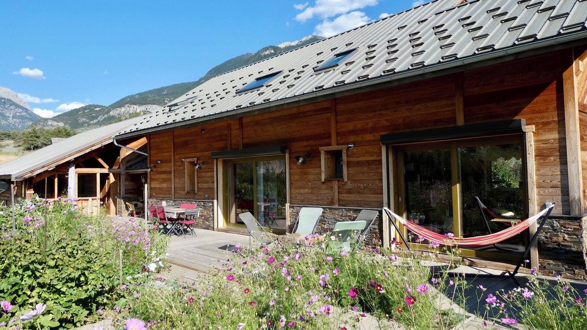 Guillestre House | Chalet house facing nature