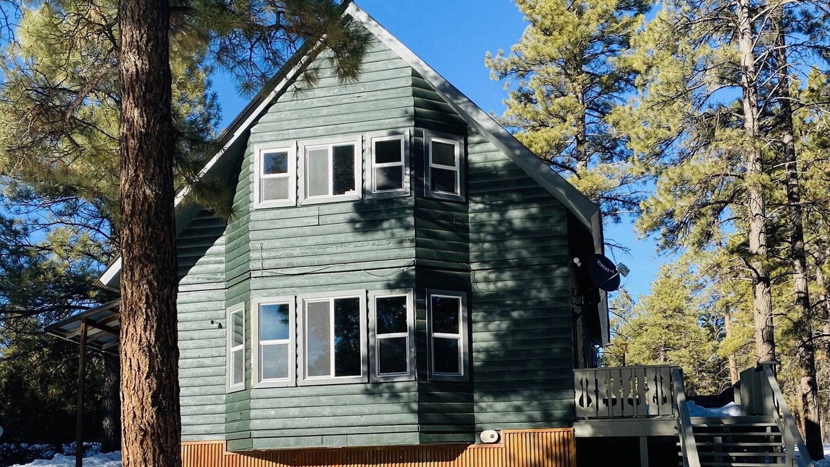 Mancos Cabin | Chalet House on Wooded Creek by Summit Lake